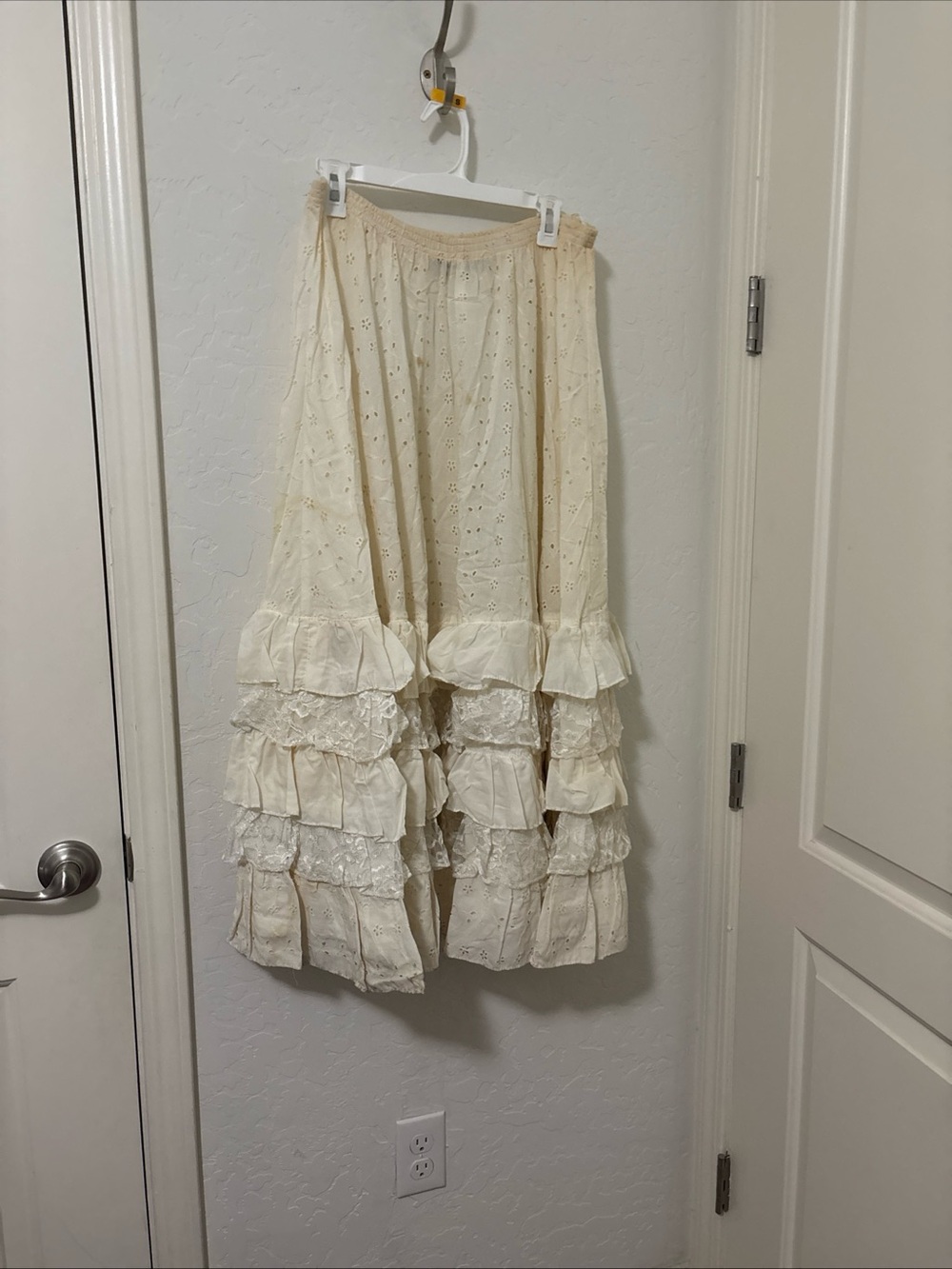 Cream vintage flamingo brand dance skirt Length 33”Cream eyelet lace tiered maxi